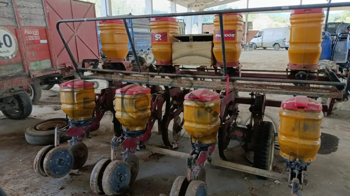 LOTE 016 - Semeadora SR Linea 4 linhas (modelo 60054)