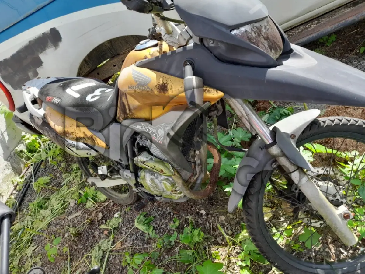 LOTE 037 - HONDA/XRE 300 (MOTOR INCOMPLETO), FAB/MOD: 2010/2010
