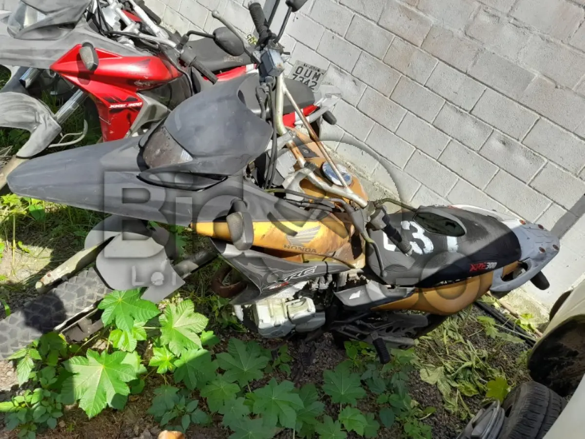 LOTE 037 - HONDA/XRE 300 (MOTOR INCOMPLETO), FAB/MOD: 2010/2010