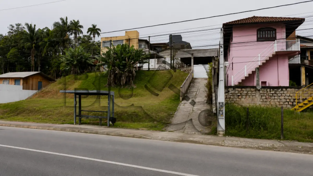 LOTE 009 - Imóvel situado na Rua Leopoldo Beninca, S/N - Bairro Vila Nova, Joinville /SC - Terreno com área de 511,12m², sem benfeitorias.