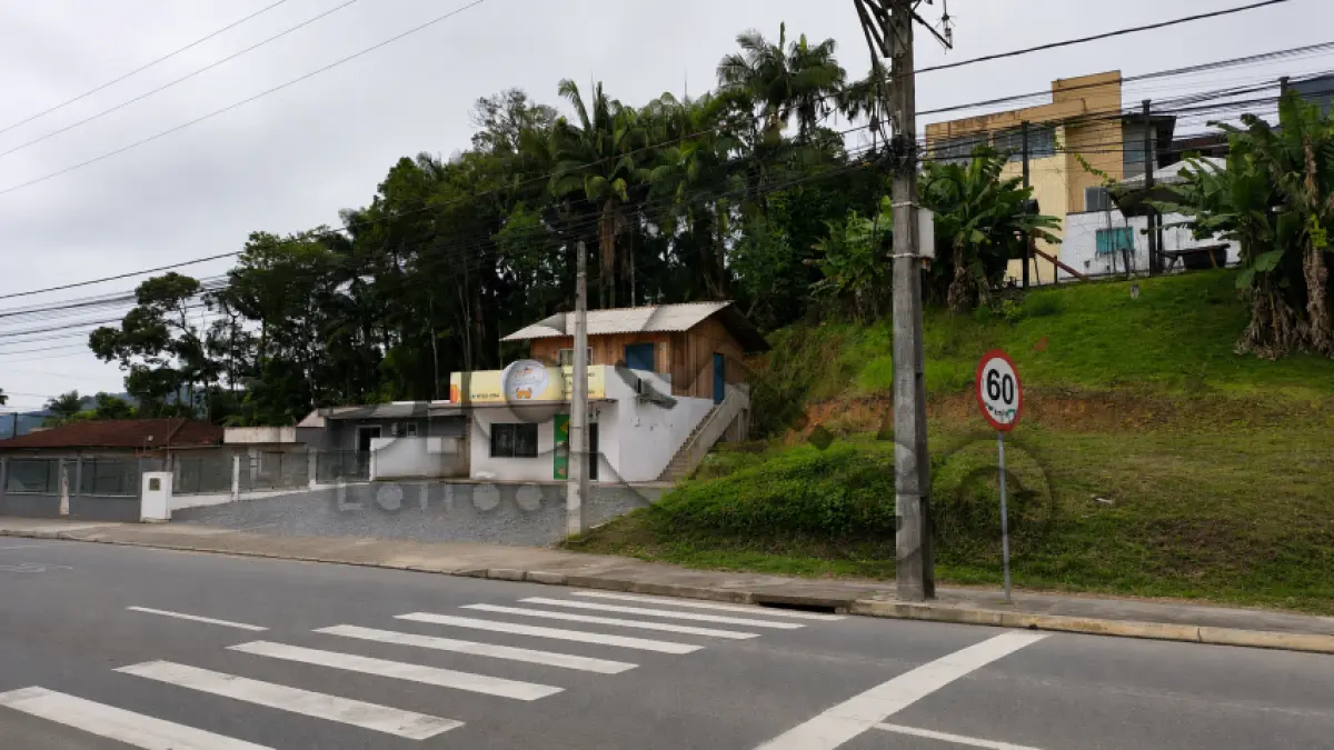 LOTE 009 - Imóvel situado na Rua Leopoldo Beninca, S/N - Bairro Vila Nova, Joinville /SC - Terreno com área de 511,12m², sem benfeitorias.