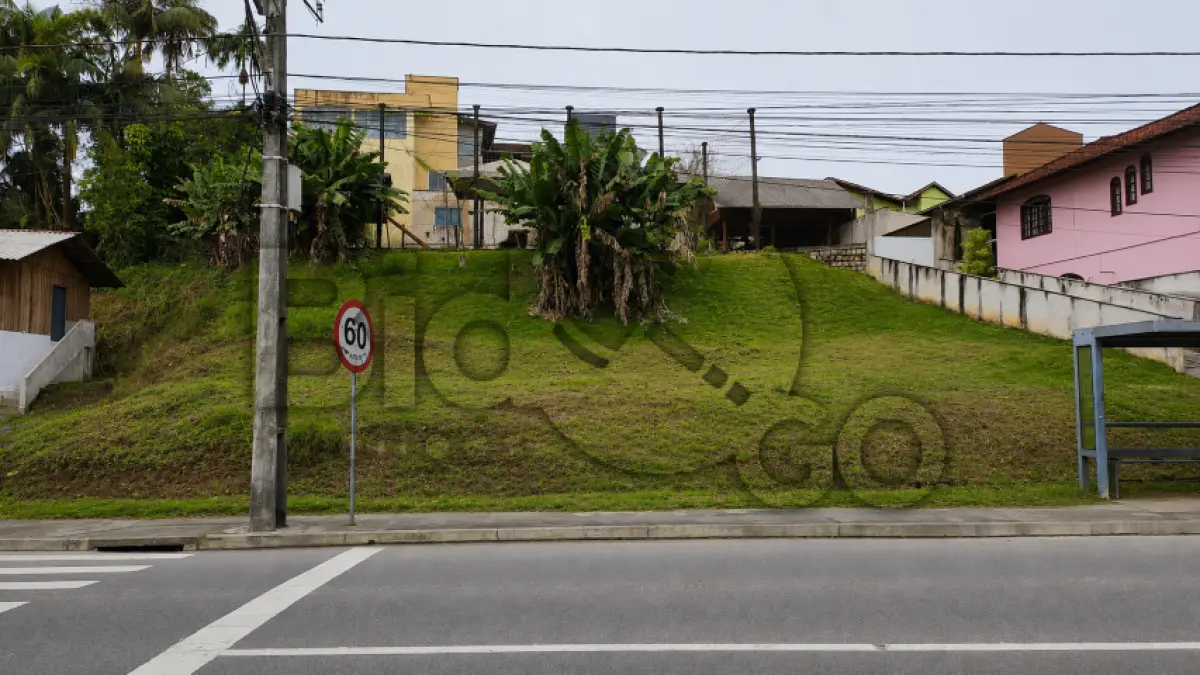 LOTE 009 - Imóvel situado na Rua Leopoldo Beninca, S/N - Bairro Vila Nova, Joinville /SC - Terreno com área de 511,12m², sem benfeitorias.