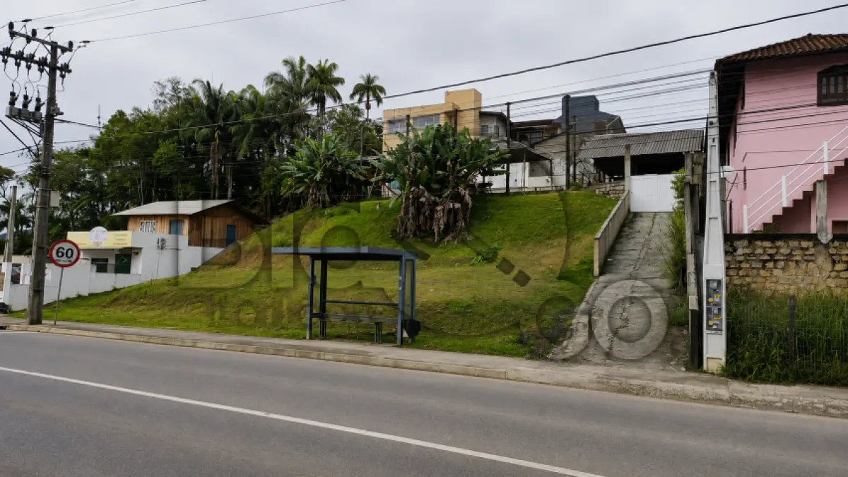 LOTE 009 - Imóvel situado na Rua Leopoldo Beninca, S/N - Bairro Vila Nova, Joinville /SC - Terreno com área de 511,12m², sem benfeitorias.